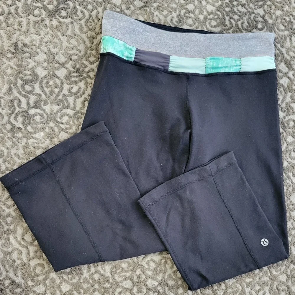 Lululemon Reversable Cropped Work out Leggings Size 4 - Picture 8 of 10